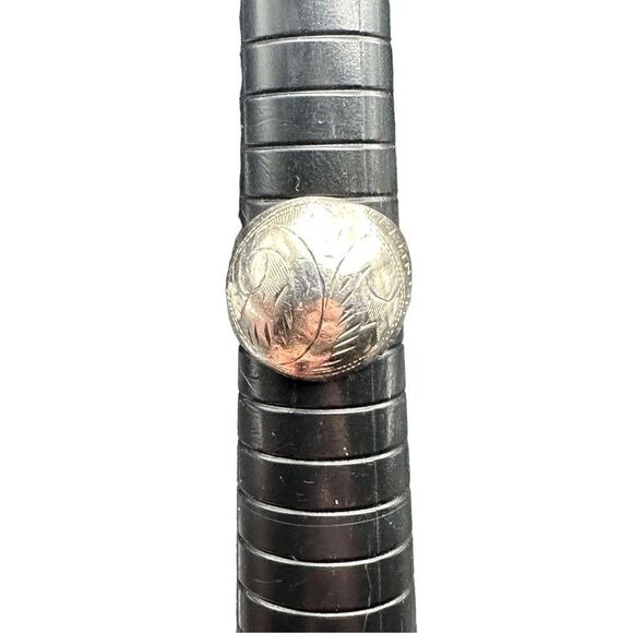 Sterling Silver 925 Dome Ring with Floral Etched Design - Picture 7 of 11